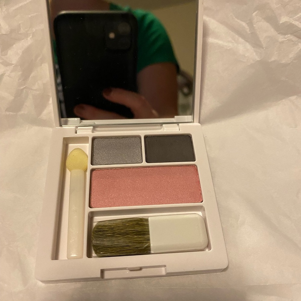 Clinique shadow duo with blush